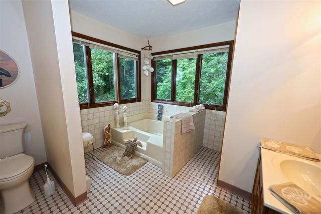 54891 Indian Lake Road, Dowagiac, MI 49047