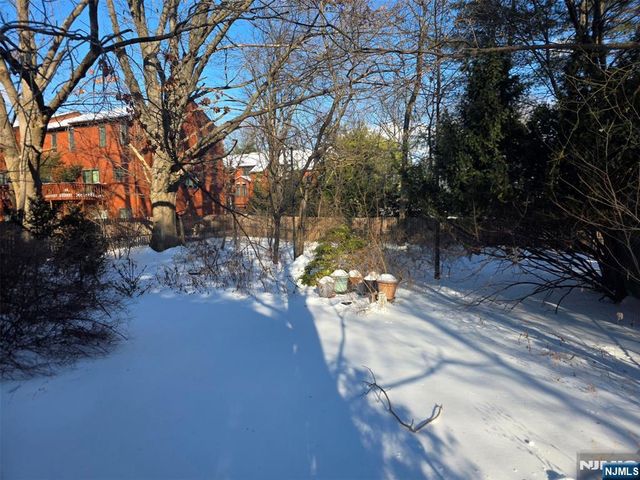 21 Sampson Street, Saddle Brook, NJ 07663