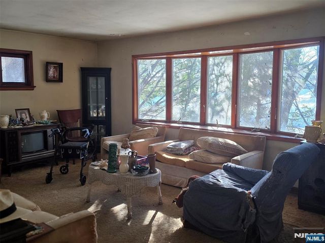 21 Sampson Street, Saddle Brook, NJ 07663