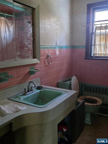 21 Sampson Street, Saddle Brook, NJ 07663