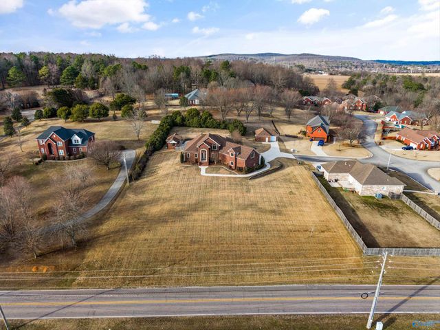 204 Timber Oak Road, Huntsville, AL 35806