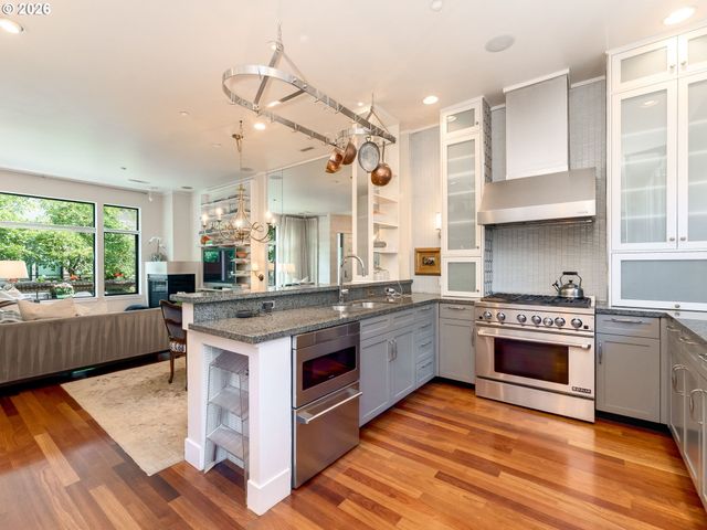 2018 Nw 16TH Ave, Portland, OR 97209