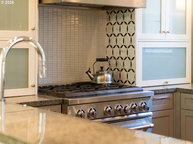 2018 Nw 16TH Ave, Portland, OR 97209