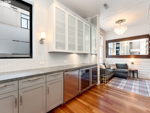 2018 Nw 16TH Ave, Portland, OR 97209