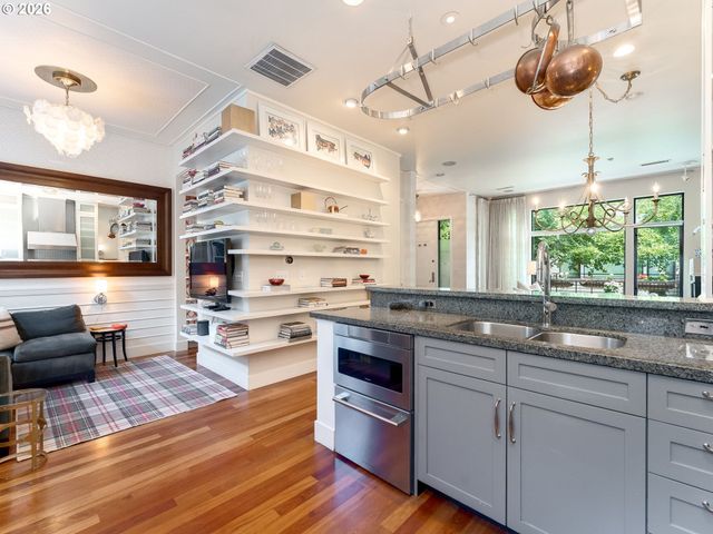 2018 Nw 16TH Ave, Portland, OR 97209