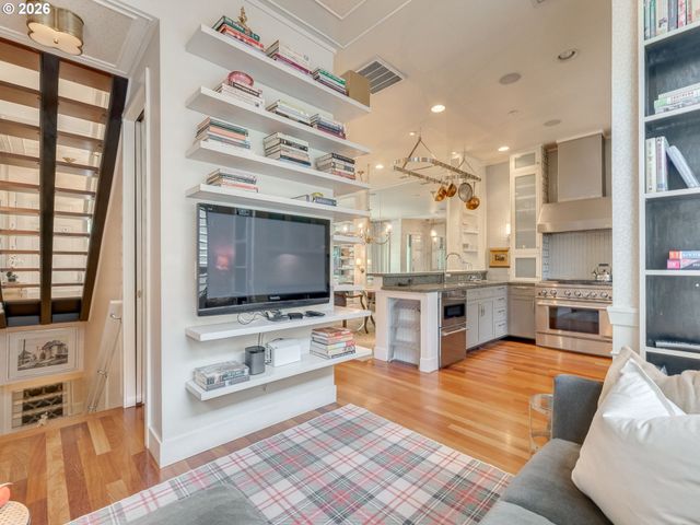2018 Nw 16TH Ave, Portland, OR 97209