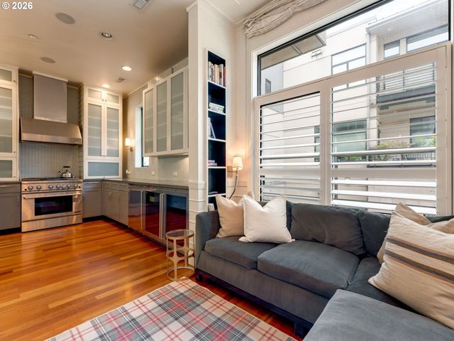 2018 Nw 16TH Ave, Portland, OR 97209