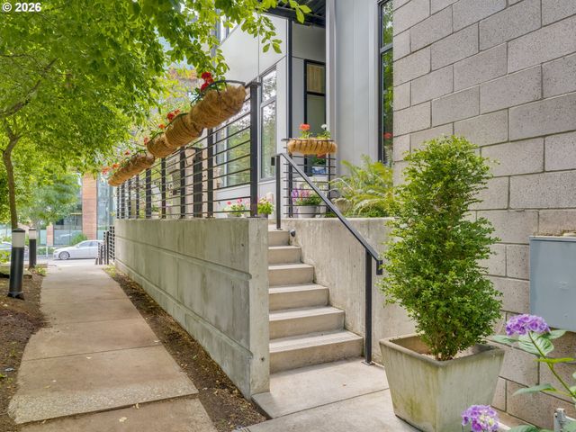 2018 Nw 16TH Ave, Portland, OR 97209