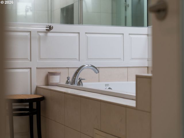 2018 Nw 16TH Ave, Portland, OR 97209