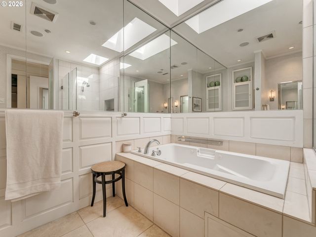 2018 Nw 16TH Ave, Portland, OR 97209