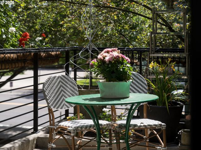 2018 Nw 16TH Ave, Portland, OR 97209