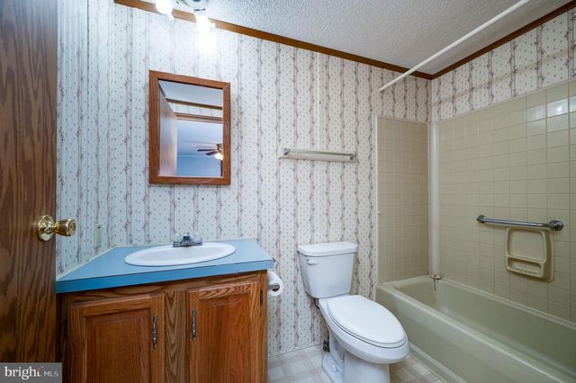 217 KNOLLWOOD LN, Reading, PA 19606