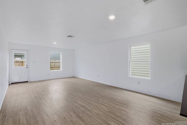 7618 Aston Cross, San Antonio, TX 78253