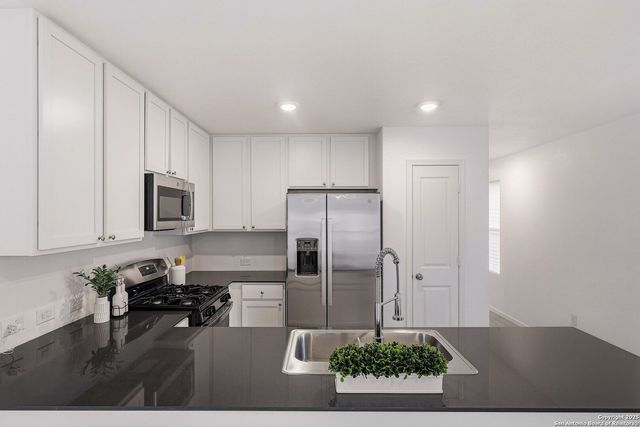 7618 Aston Cross, San Antonio, TX 78253