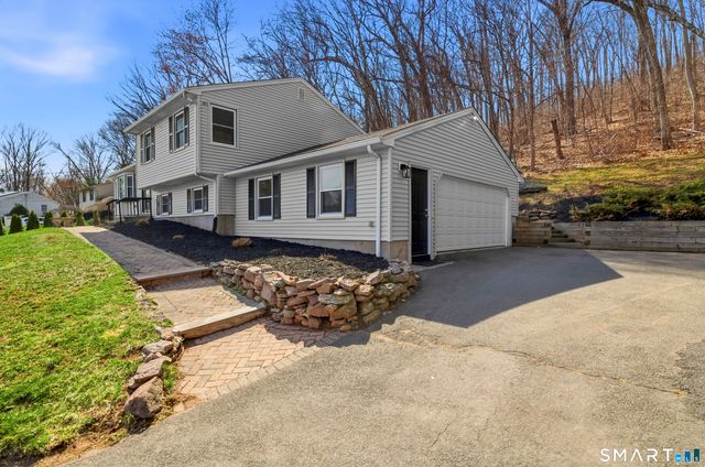 46 Rainbow Court, Hamden, CT 06514