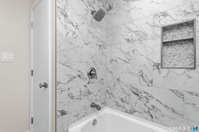 46 Rainbow Court, Hamden, CT 06514