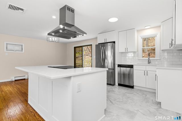 46 Rainbow Court, Hamden, CT 06514