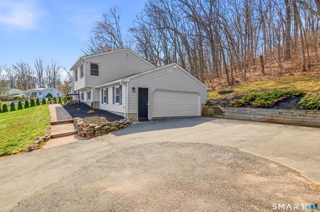 46 Rainbow Court, Hamden, CT 06514