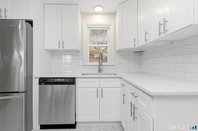 46 Rainbow Court, Hamden, CT 06514