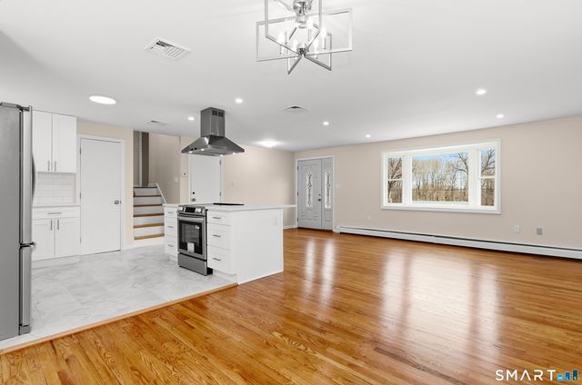 46 Rainbow Court, Hamden, CT 06514