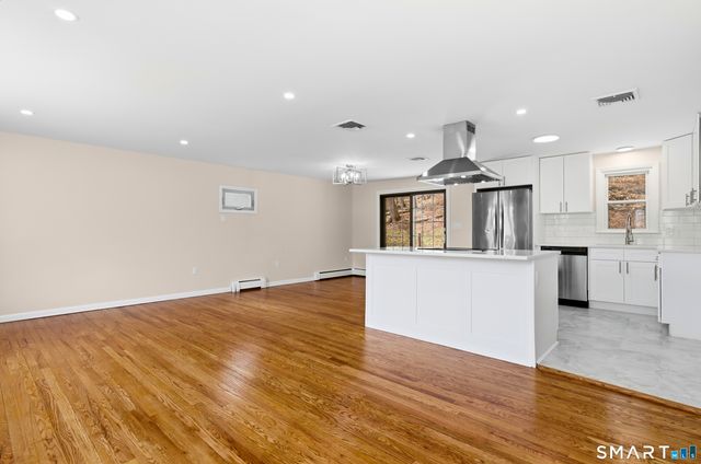 46 Rainbow Court, Hamden, CT 06514