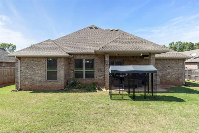 1692 Appaloosa Drive, Blanchard, OK 73010