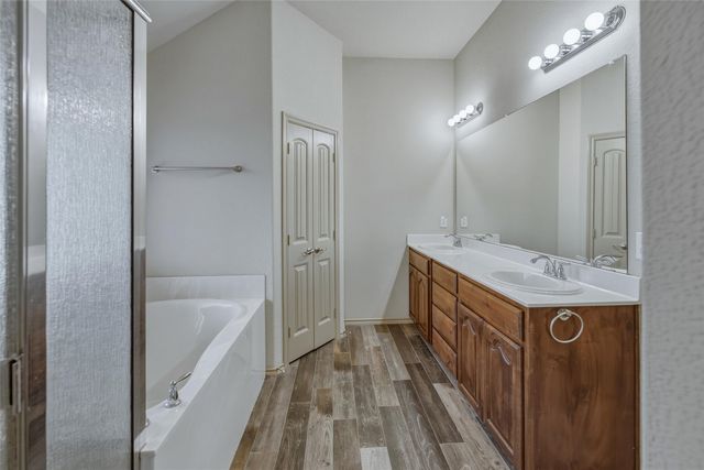 2233 Caroline Drive, Weatherford, TX 76087