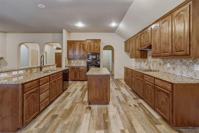 2233 Caroline Drive, Weatherford, TX 76087