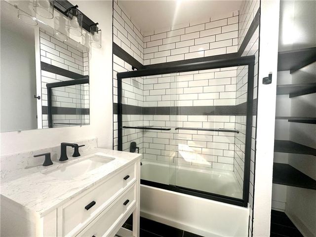 2505 S 18th Street, St Joseph, MO 64503