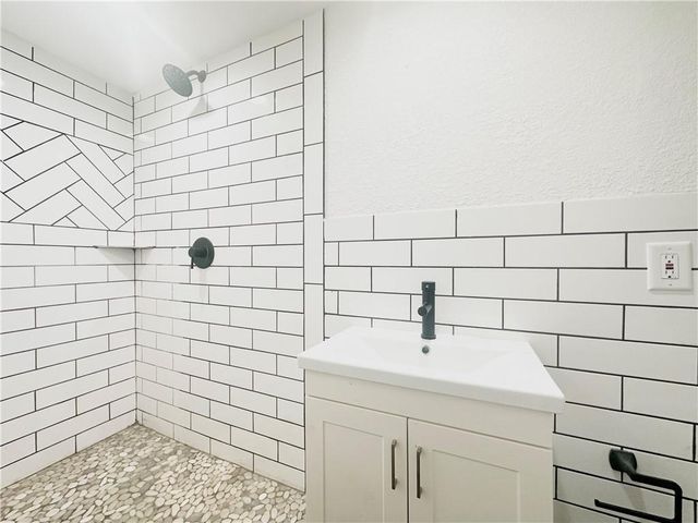 2505 S 18th Street, St Joseph, MO 64503