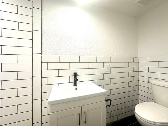 2505 S 18th Street, St Joseph, MO 64503