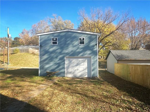 2505 S 18th Street, St Joseph, MO 64503