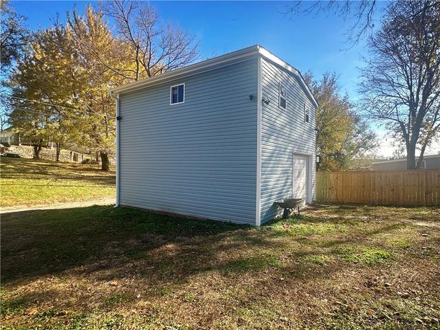 2505 S 18th Street, St Joseph, MO 64503