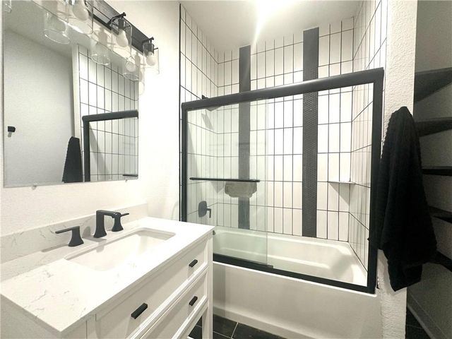 2505 S 18th Street, St Joseph, MO 64503