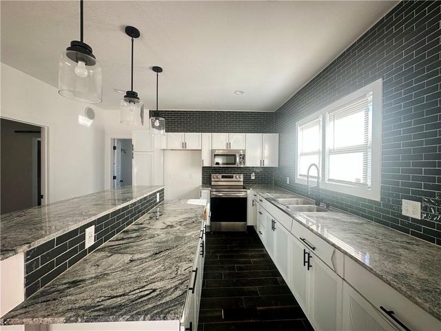 2505 S 18th Street, St Joseph, MO 64503