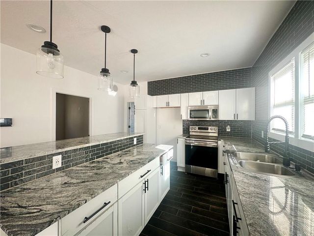 2505 S 18th Street, St Joseph, MO 64503