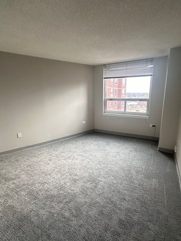 8975 W Golf Road 625, Niles, IL 60714