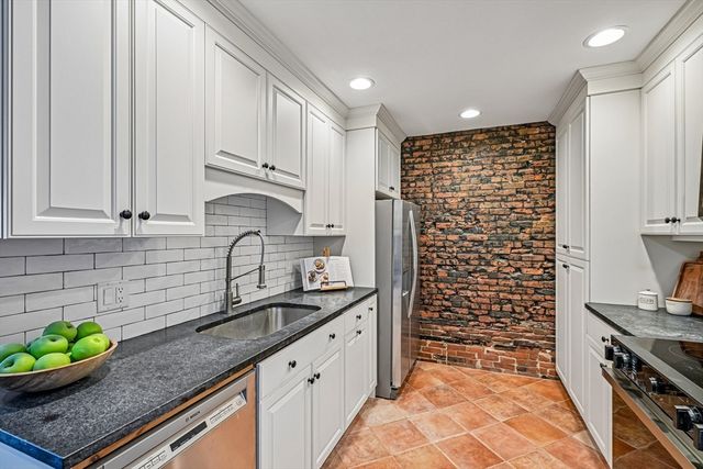 28-32 Atlantic Ave 628, Boston, MA 02110