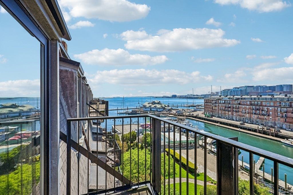 28-32 Atlantic Ave 628, Boston, MA 02110