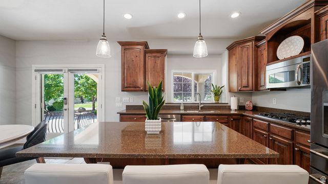 11597 N SUNSET HILLS DR, Highland, UT 84003