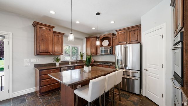 11597 N SUNSET HILLS DR, Highland, UT 84003