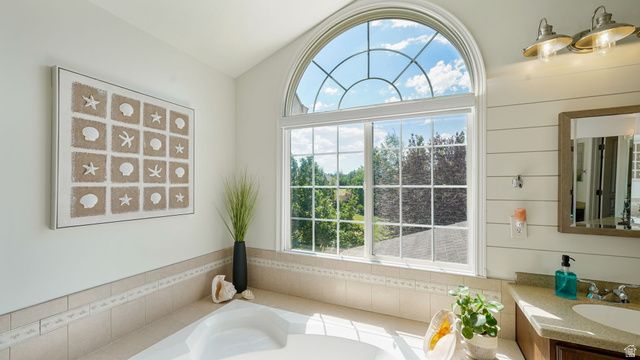 11597 N SUNSET HILLS DR, Highland, UT 84003