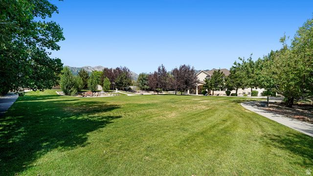 11597 N SUNSET HILLS DR, Highland, UT 84003