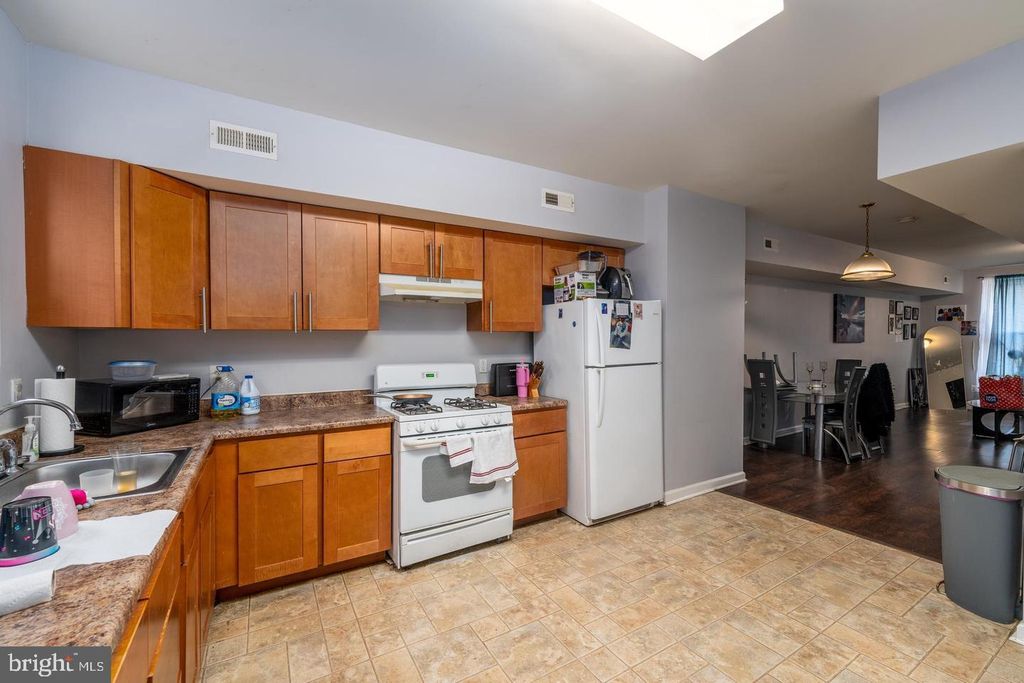 Image 7 of property listing at 1710 PRESBURY ST, Baltimore, MD 21217