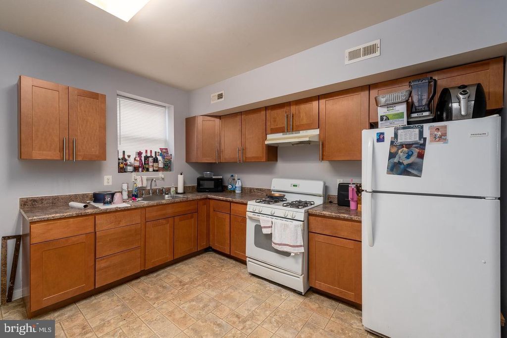Image 8 of property listing at 1710 PRESBURY ST, Baltimore, MD 21217