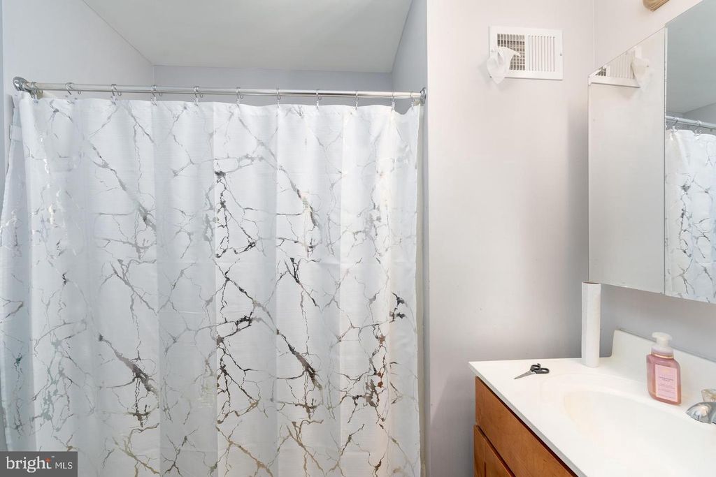 Image 9 of property listing at 1710 PRESBURY ST, Baltimore, MD 21217