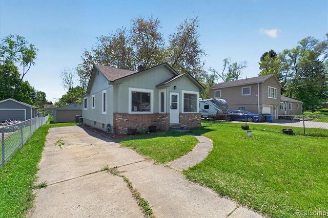 677 Lucille Drive, Wolverine Lake, MI 48390