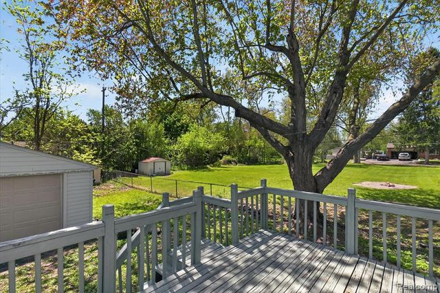 677 Lucille Drive, Wolverine Lake, MI 48390