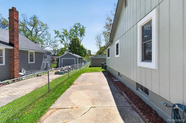 677 Lucille Drive, Wolverine Lake, MI 48390