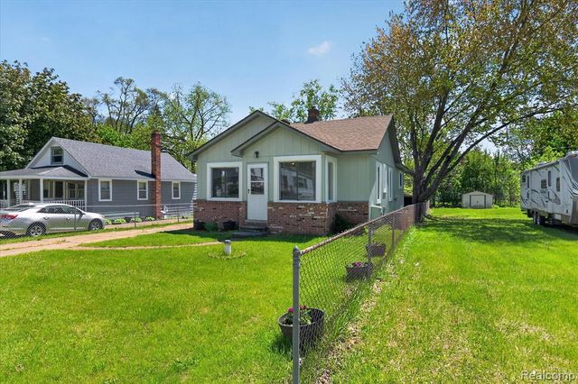 677 Lucille Drive, Wolverine Lake, MI 48390